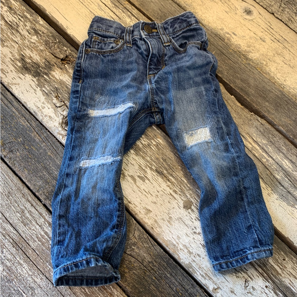 Old Navy | Distressed Jeans 12-18M